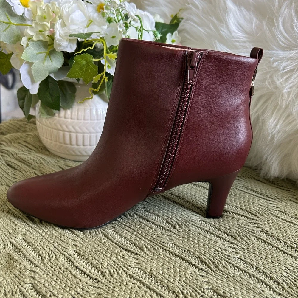 Life Stride Women's Burgundy Ankle Booties